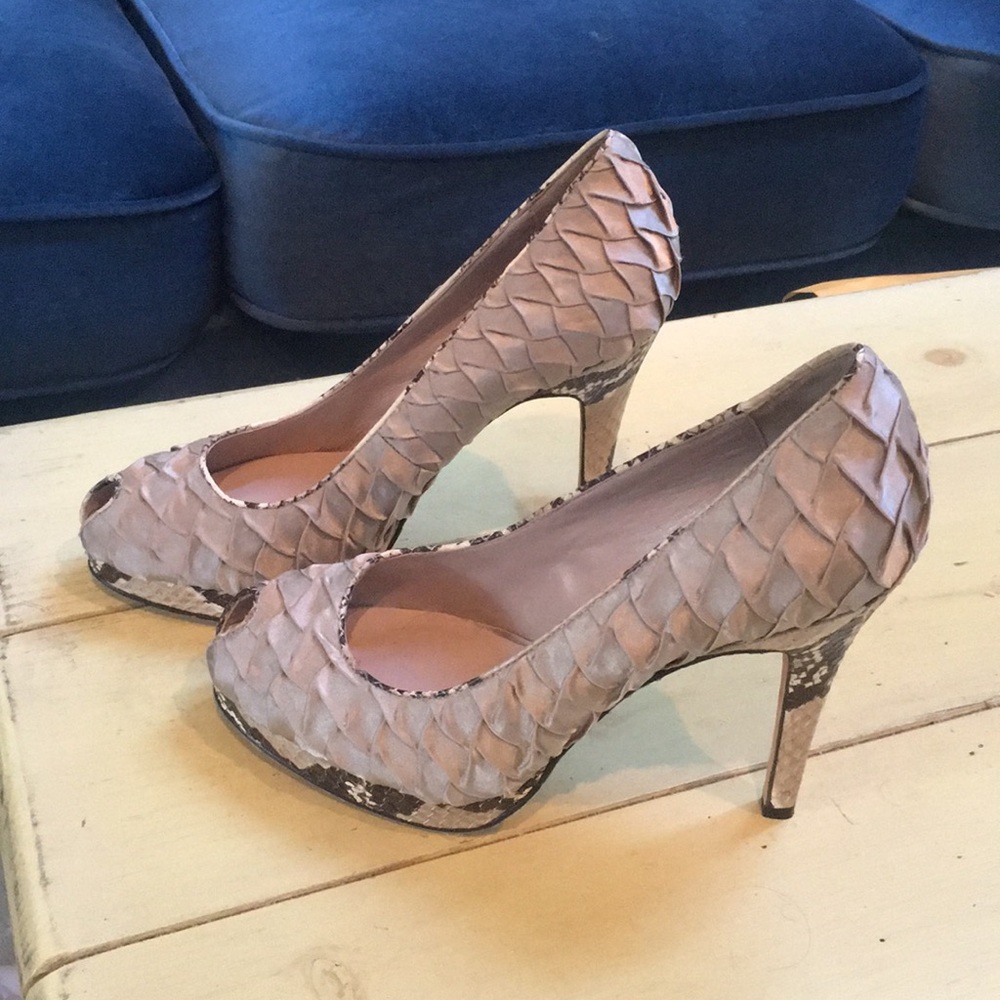 One pair of brand new REISS shoes